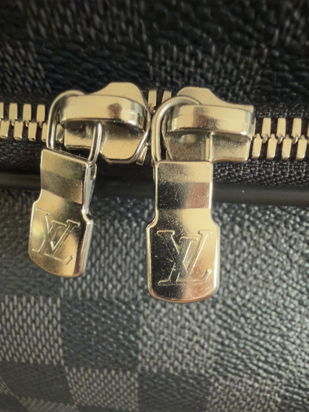 Louis Vuitton Graphite ICare - Picture 9 of 17
